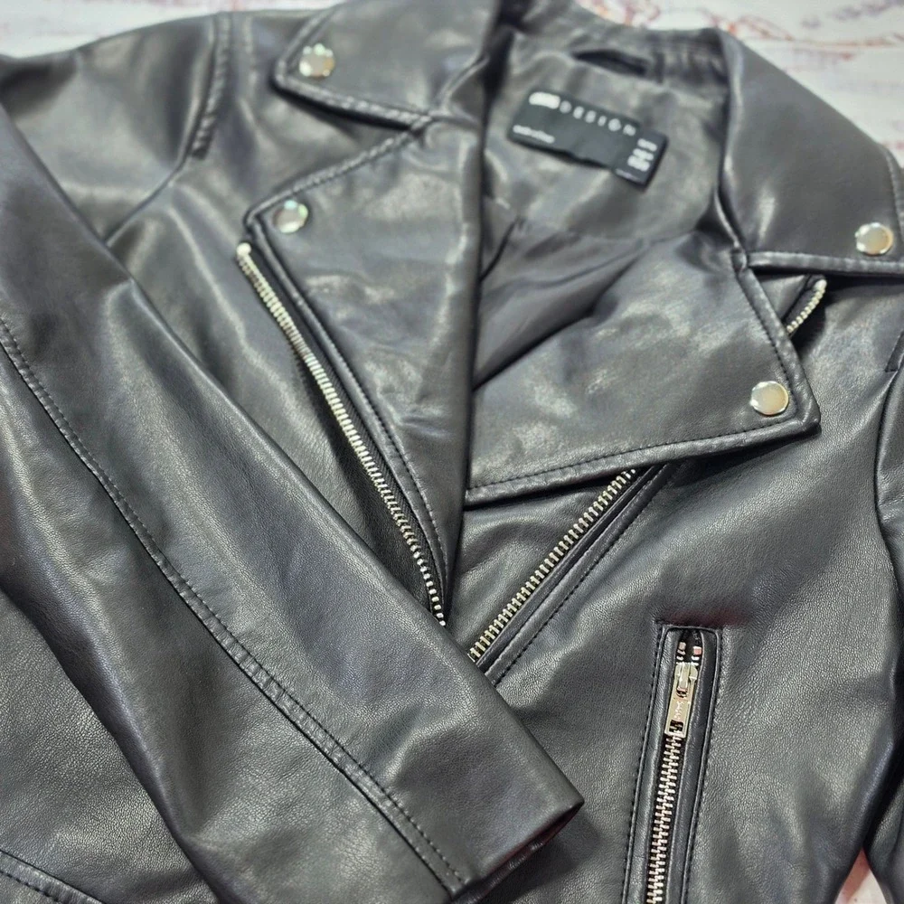 ASOS DESIGN Faux Leather Biker Jacket Womens 2 Petite Black Excellent Moto Zip